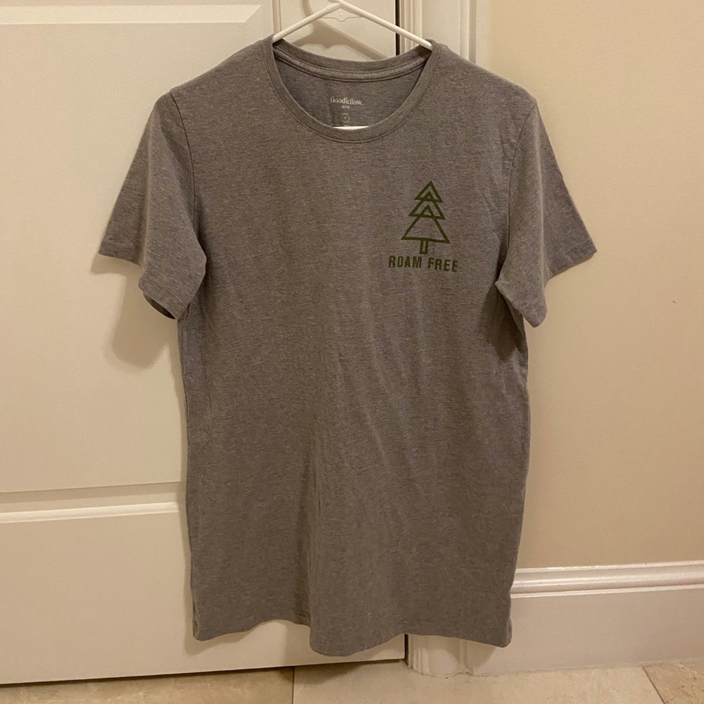 Goodfellow "roam free" shirt